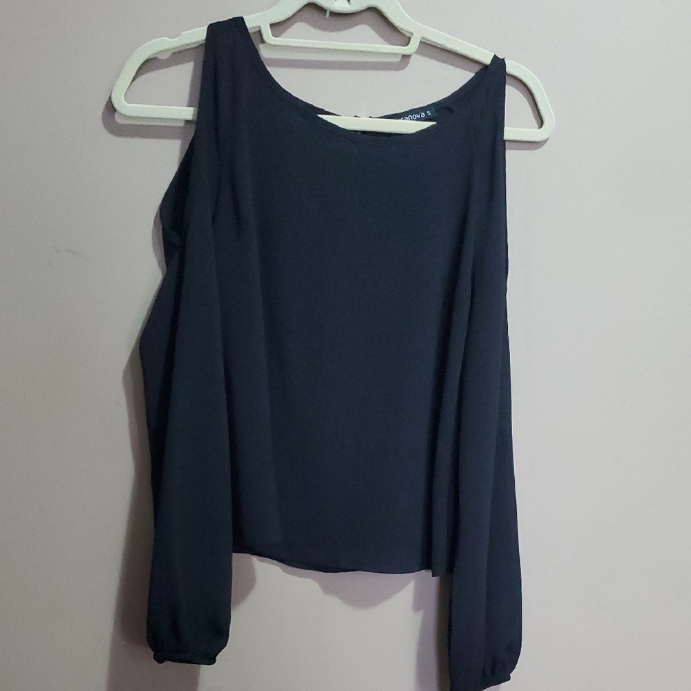 Terra Nova Women's Cold ShoulderBlack Top Size Small